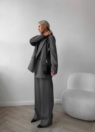 Костюм жіночий однотонний класичний оверсайз піджак на гудзику штани вільного крою на високій посадці якісний базовий графітовий8 фото