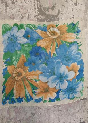 Винтажный бежевый платок в цветочный принт (84 см на 90 см)3 фото