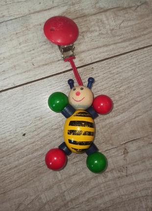 Дерев'яна бджілка підвіска для малюків