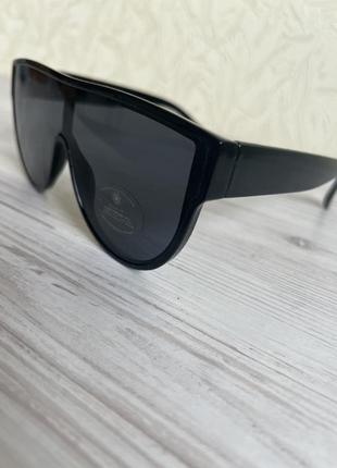 Сонцезахисні окуляри з чорним склом5 фото