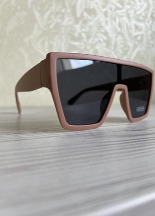 Сонцезахисні окуляри з чорним склом2 фото