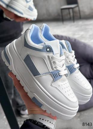 Білі дуже круті кеди - кросівки з блакитними вставками на високій підошві