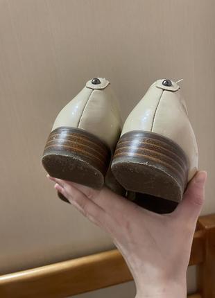 Класичні бежеві лофери від moda in pelle8 фото