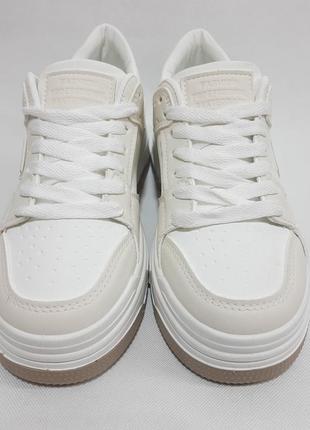 Жіночі кросівки весняні єкошкіра бежові  з білим розміри! 36,37,38,39 код 47-112 фото