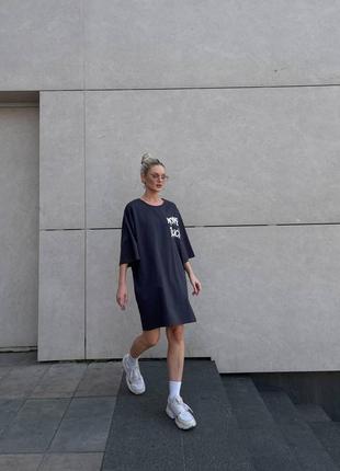 Тёмно-серое женское натуральное хлопковое платье-футболка свободного кроя oversize с качественным принтом6 фото