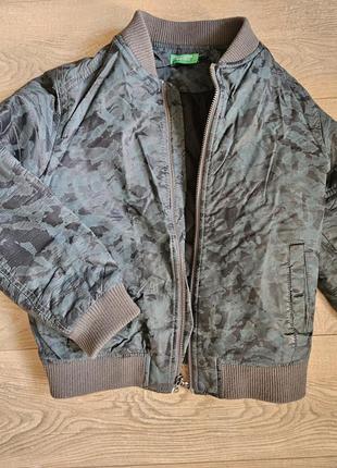 Продам фирменную куртку bennetton