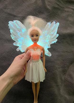 Лялька барбі з крилами