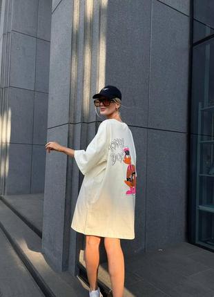 Кремова жіноча стильна натуральна бавовняна сукня-футболка вільного крою oversize з якісним принтом3 фото