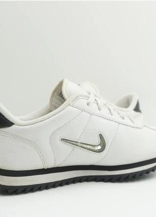 Стильні,фірменні,якісні,білі кросівки,оригінал4 фото