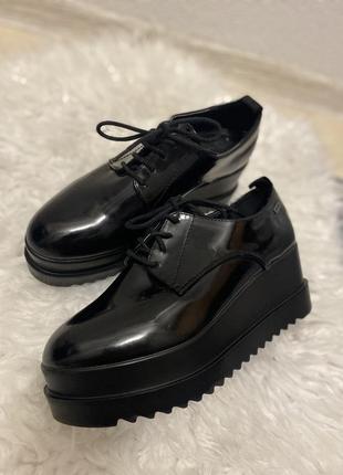 Лакові лофери 37 р