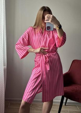 Жіночий шовковий рожевий в полоску халатик1 фото