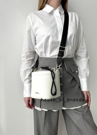 Женская брендовая кожаная сумочка furla vertigine shoulder bucket bag сумка кроссбоди crossbody оригинал кожа фурла на подарок жене подарок девушке4 фото