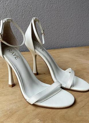 Босоніжки raye