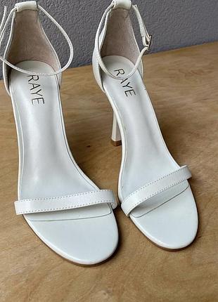 Босоніжки raye