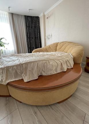 Спальний гарнітур із круглим ліжком ю-гард4 фото