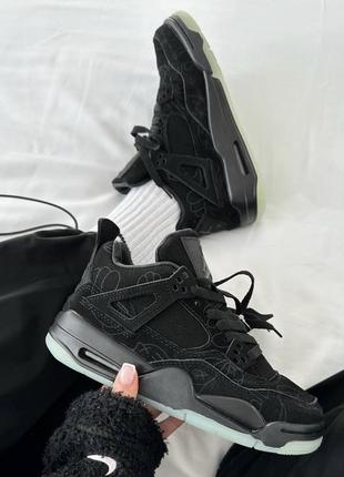 Найк кросівки чорні замшеві nike air jordan retro 4 x kaws black1 фото