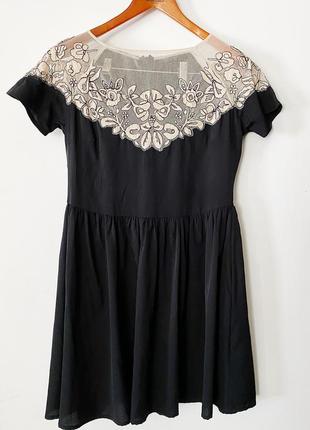 Легкое платье с кружевом