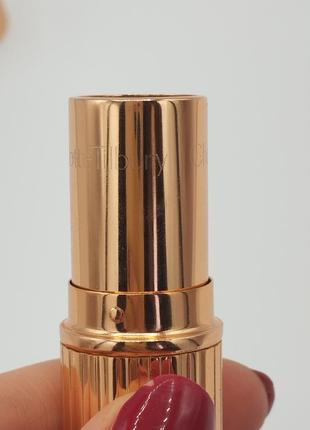 Помада charlotte tilbury&nbsp;&nbsp;&nbsp;

night crimson9 фото