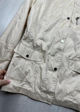 Подовжена вітровка молочного кольору kingfield куртка світла вітровка8 фото