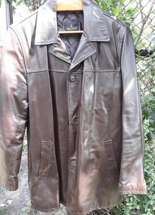 Темно-коричневая кожаная куртка (италия)