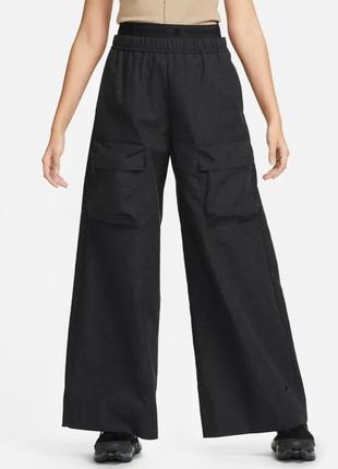 Брюки жіночі nike wmns sportswear tech pack skunk's high-waisted wide-leg ripstop pants оригінал
