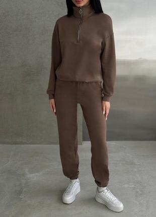 Костюм спортивний жіночий однотонний оверсайз кофта на блискавці штани джогери на високій посадці з кишенями якісний шоколад3 фото