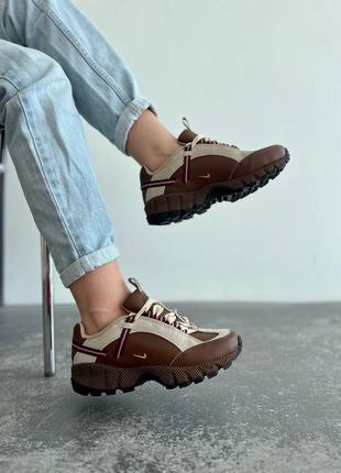 Жіночі кросівки nike air humara lx jacquemus ale brown gold (w)