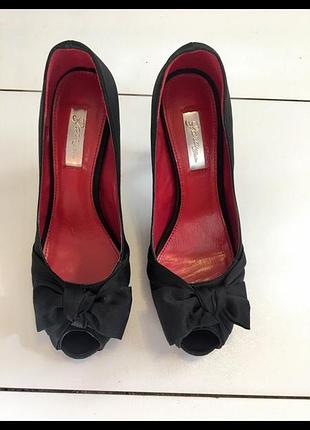 Босоніжки атласні