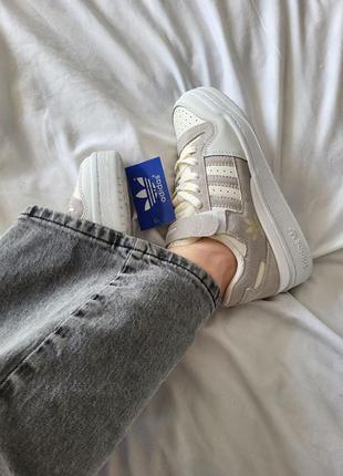 Замшеві кросівки adidas forum low beige grey3 фото