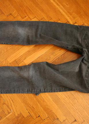 Черные джинсы скини с дырками на коленях h&m2 фото