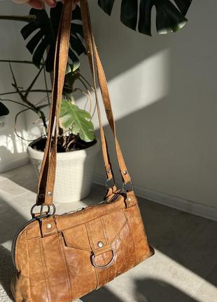 Коричнева сумочка вінтаж шкіра в гранжевому стилі
