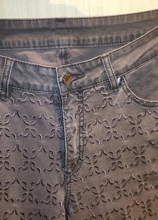 Жіночі джинсы з вишивкою, нові8 фото