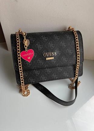 Женская сумка из эко-кожи guess heart черного цвета молодежная, брендовая сумка через плечо  sk1335