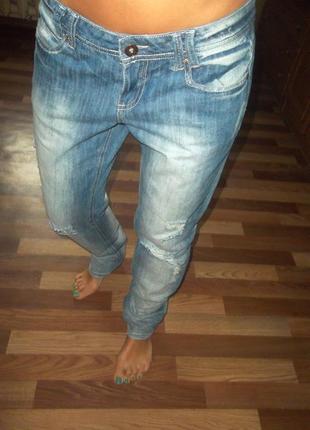 Шикарные джинсы,рваные джинсы бойфренды denim co