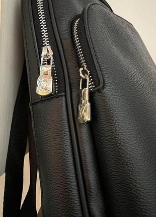 Мужская сумка слинг луи витон нагрудная туристическая louis vuitton кожаная через плечо деловая сумка черная6 фото