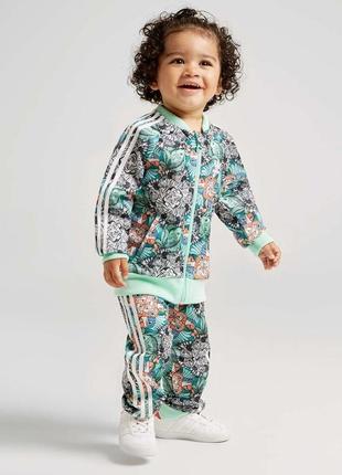 Офігенний костюм adidas zoo sst girl 9-12месяцев