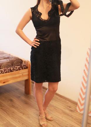 Чёрное гипюровое платье с красивым декольте piena1 фото