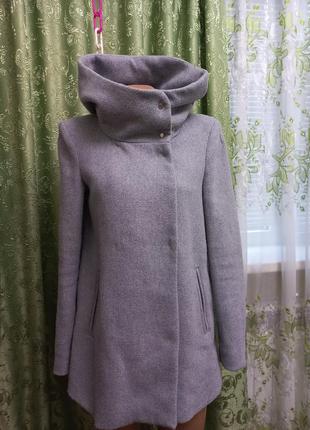 Куртка с капюшоном.