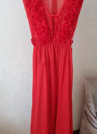 Довгий червоний пеньюар 44-46 розміру.