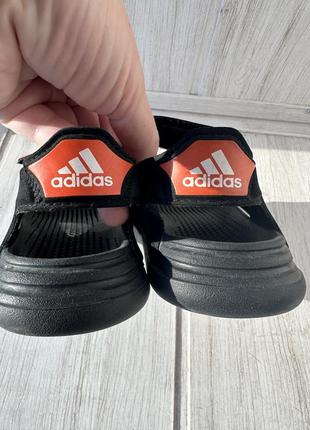 Босоніжки adidas.295 фото