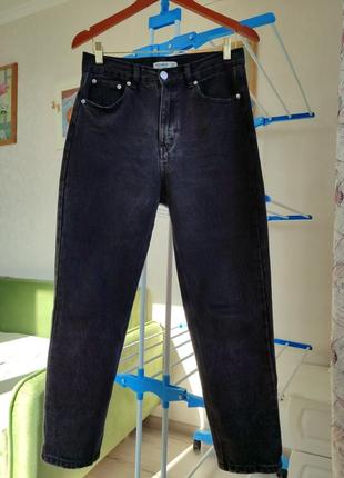 Pull&bear 38 розмір ідеальні мом джинси чорний трохи з потертостями. стан нових несеконд