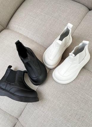 Дуже гарні ботінки у стилі челсі у двох кольорах🤍🖤