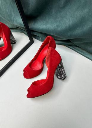 Ексклюзивні червоні замшеві туфлі з відкритим пальчиком1 фото