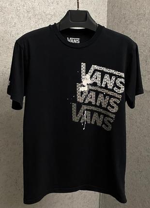 Черная футболка vans