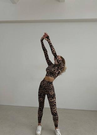 Леопардовий жіночий спортивний костюм облягаючий лосини топ з довгим рукавом комплект для заняття спортом6 фото