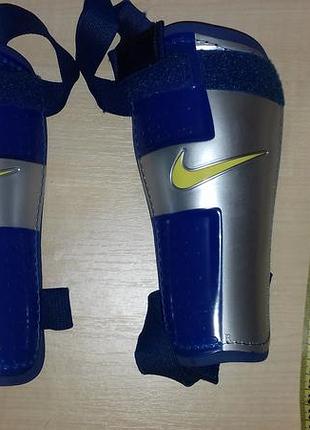 Захисні щитки, nike