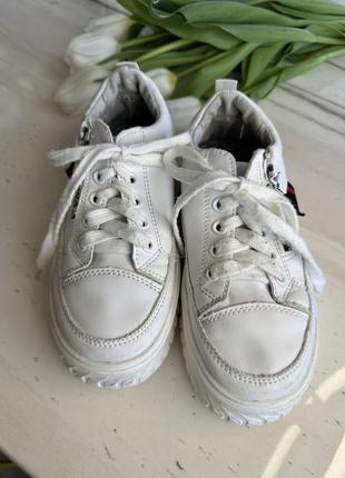 Стильні білі  кросівки для дівчинки 6-8 років