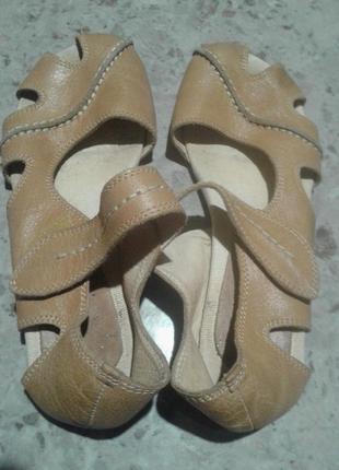 Босоніжки шкіра 37