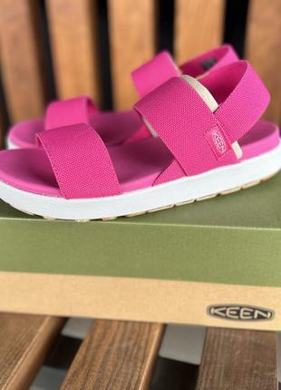 Нові босоніжки keen роз.37,39