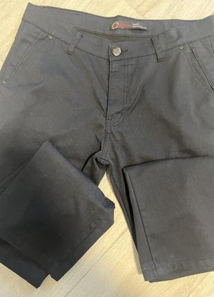 Брюки джинси матеріал котон. стан нових. розмір 34